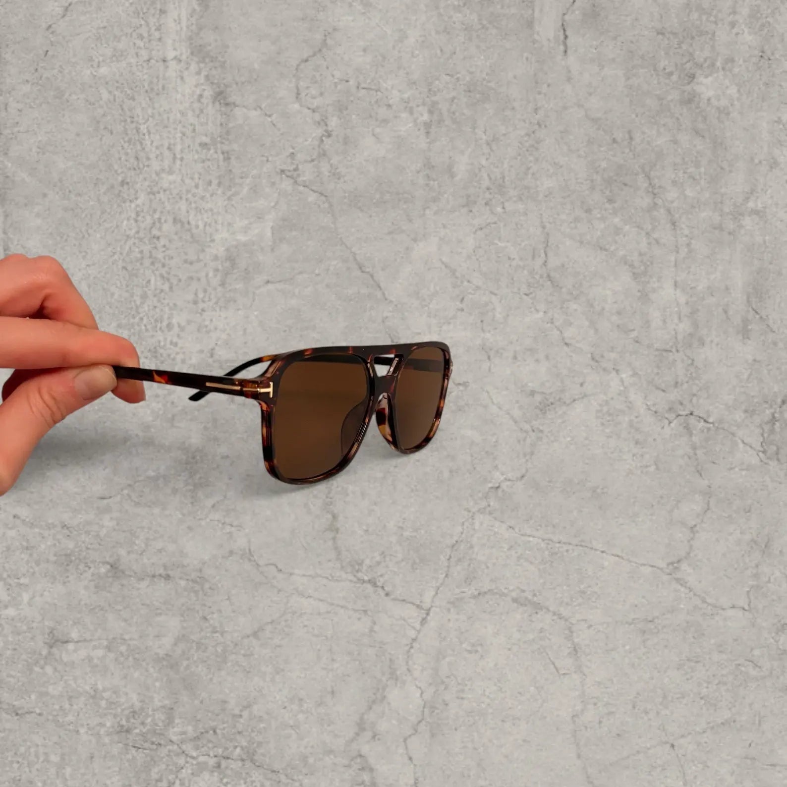 Vintage Aviator Sunglasses: Leopard Tortoise Shell Frame, UV400 Brown Lenses