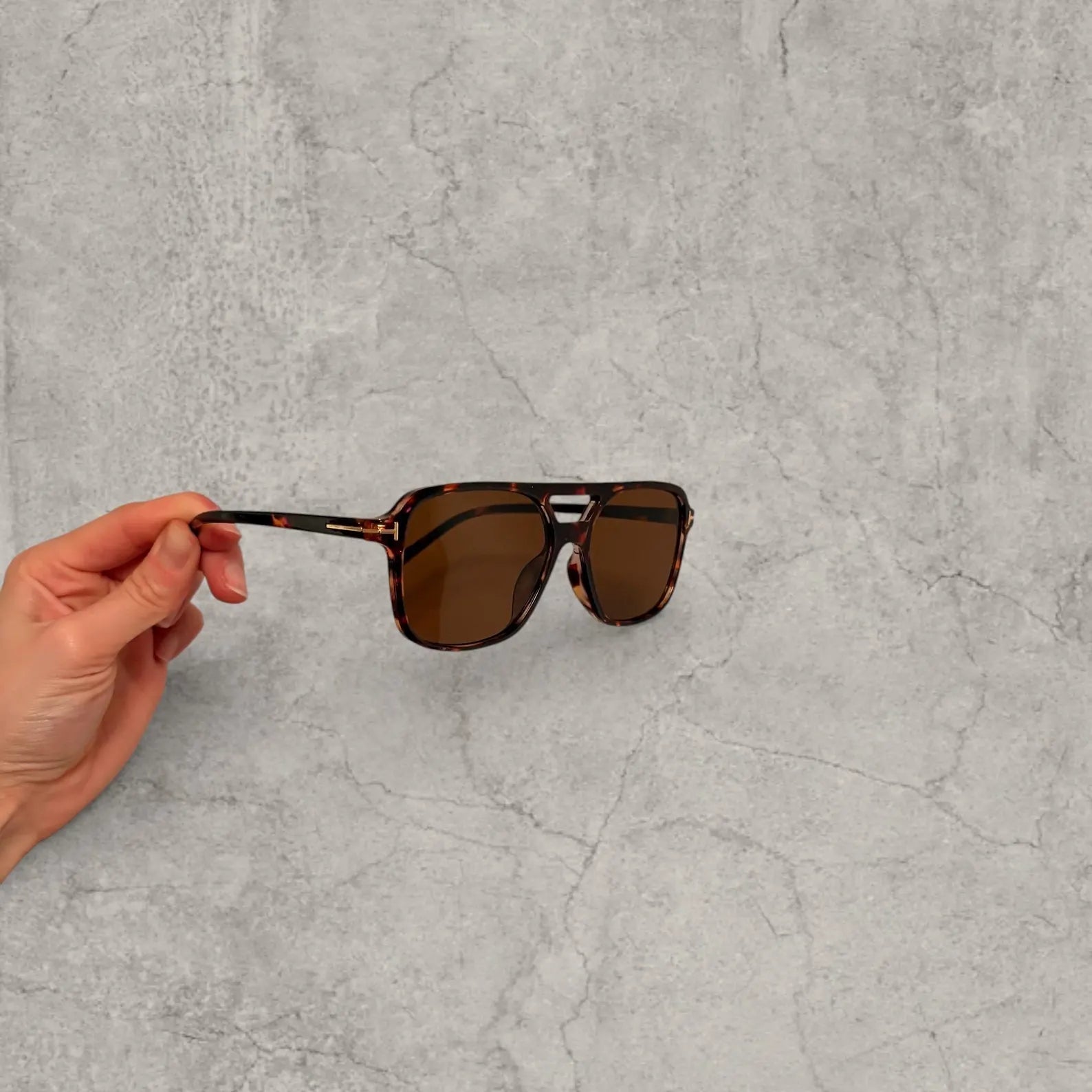 Vintage Aviator Sunglasses: Leopard Tortoise Shell Frame, UV400 Brown Lenses
