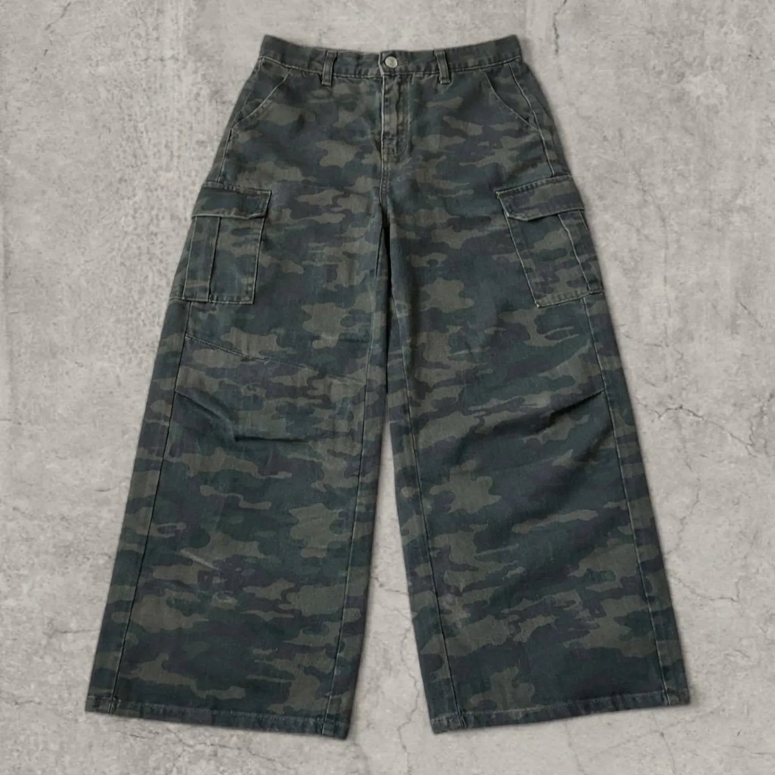 Insane baggy relaxed fit cargo jeans in khaki green brown camo print.
