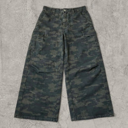 Insane baggy relaxed fit cargo jeans in khaki green brown camo print.