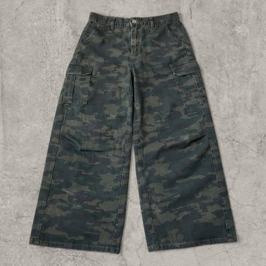 Insane baggy relaxed fit cargo jeans in khaki green brown camo print.