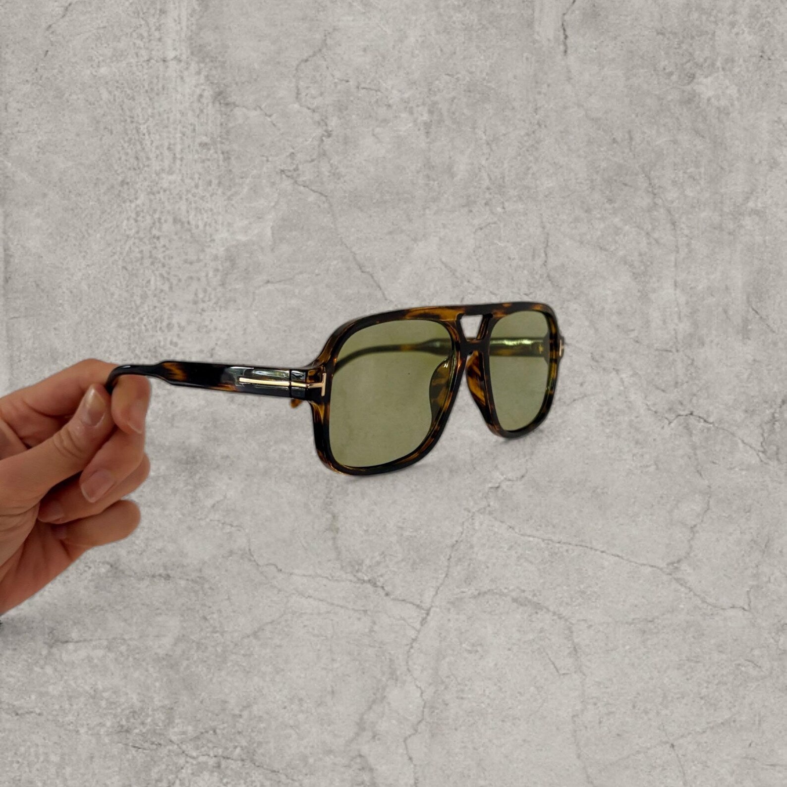 Vintage Style Green Tinted Aviator Glasses: Tortoise Shell Frame Unisex