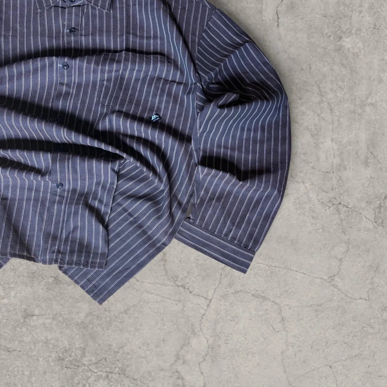 Cool vintage style tailored striped dark brown and white shirt with collar and buttons.