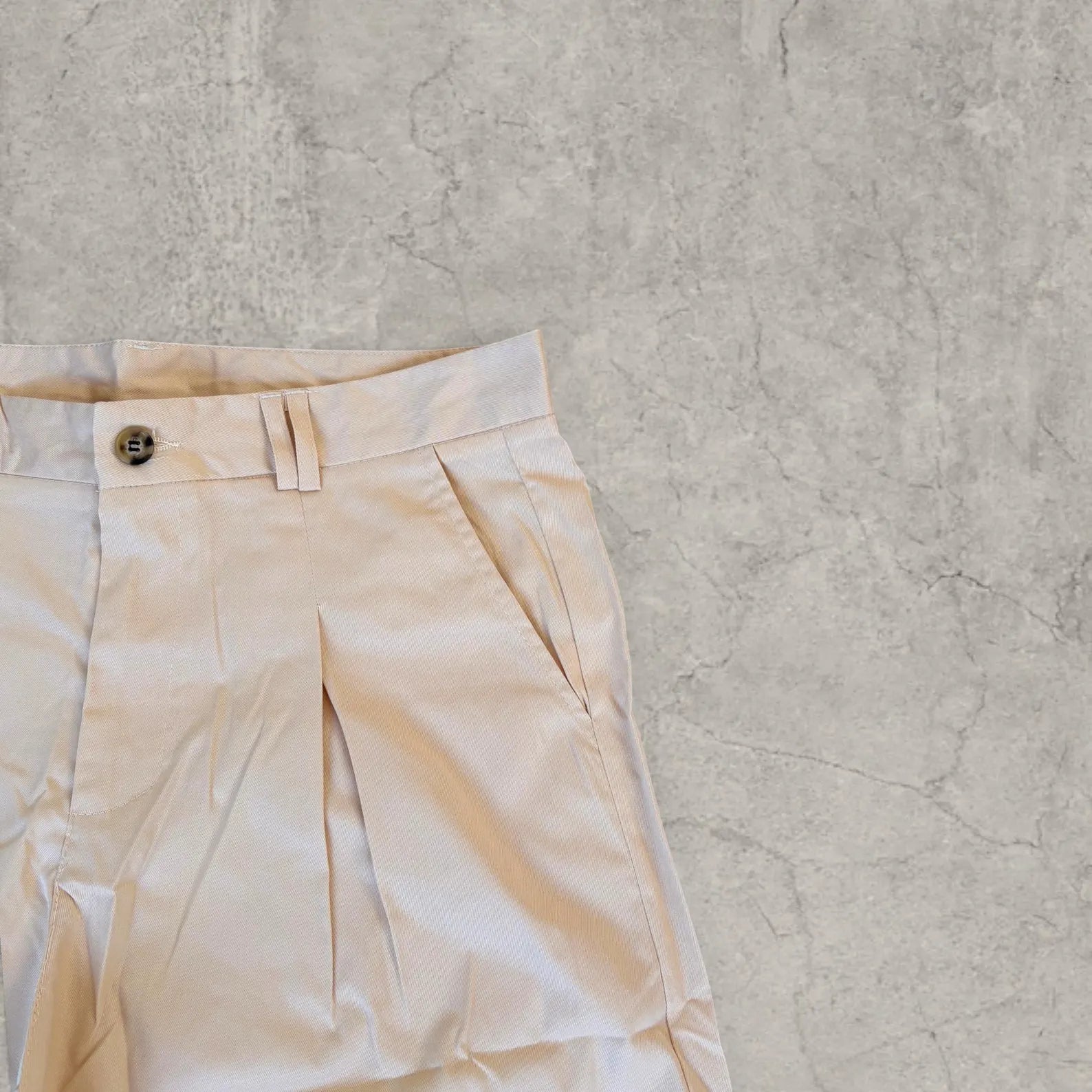Insane baggy relaxed fit shorts in cream with pleats. Japanese style.