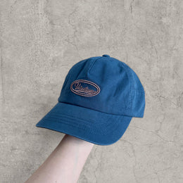 Vintage style baseball cap in navy blue with beige embroidered logo
