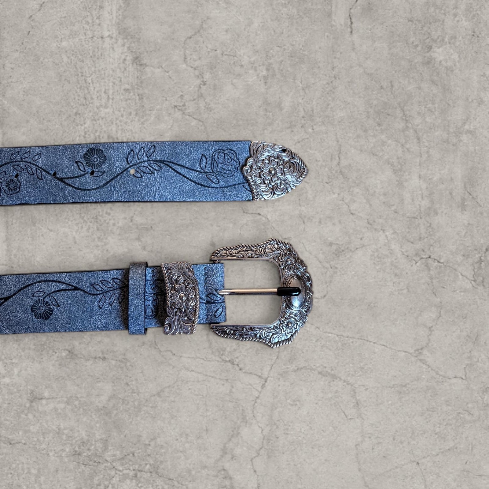 Vintage style faux leather western cowboy belt in grey with silver trim. 103cm.
