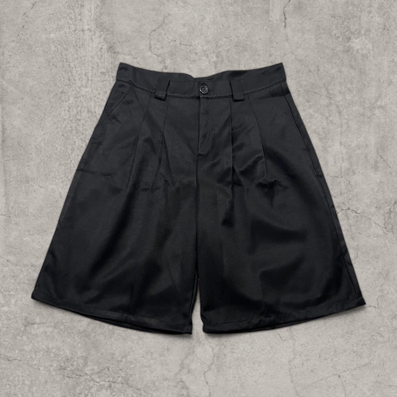 Baggy Japanese tailored shorts with pleats in black
