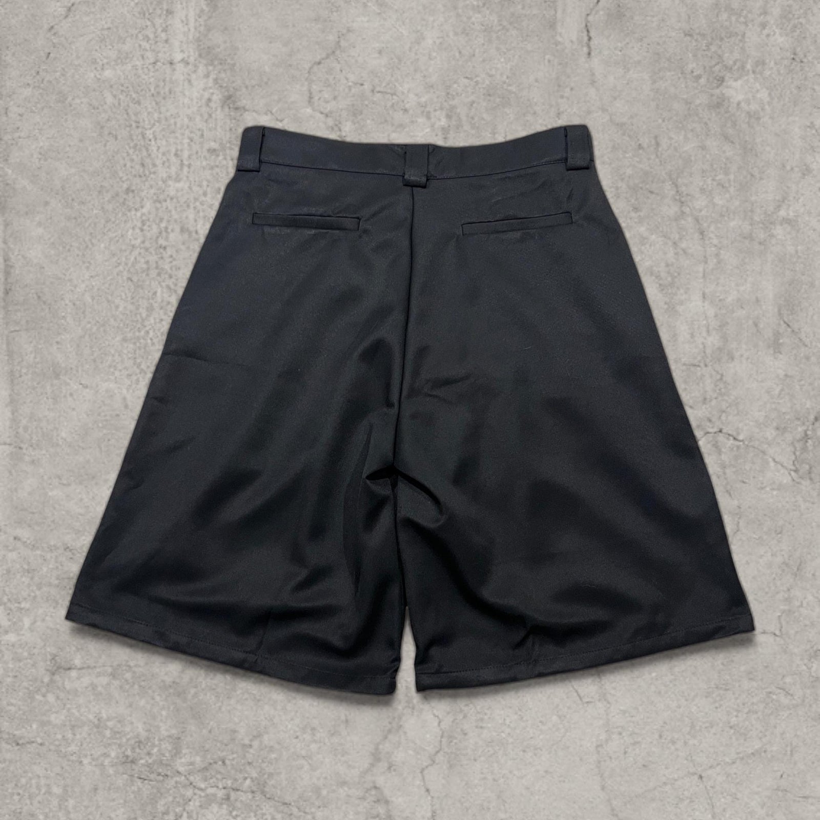 Baggy Japanese tailored shorts with pleats in black