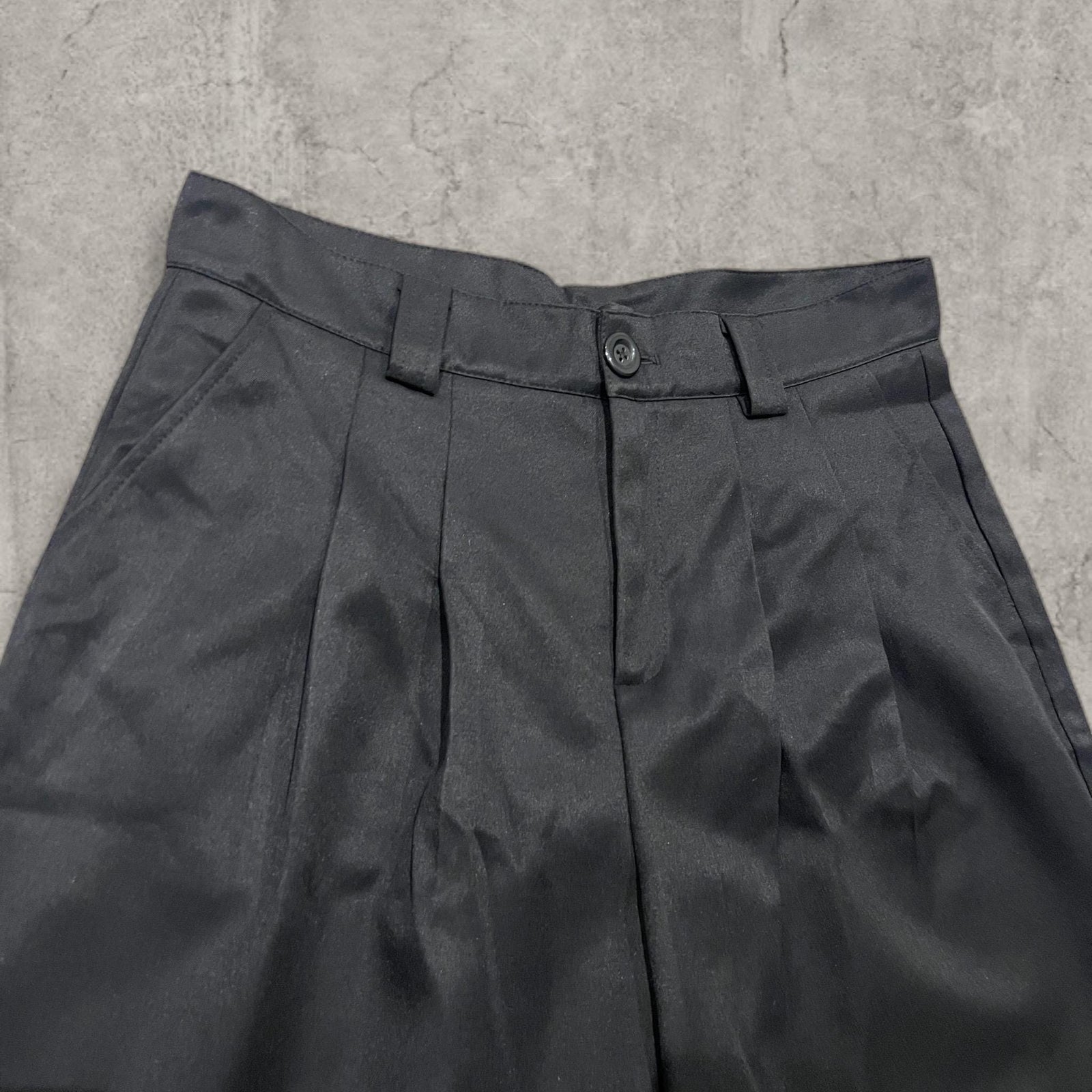 Baggy Japanese tailored shorts with pleats in black