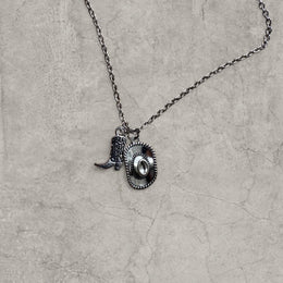 Cool vintage style Western cowboy necklace in stainless steel silver colour pendant. One size.