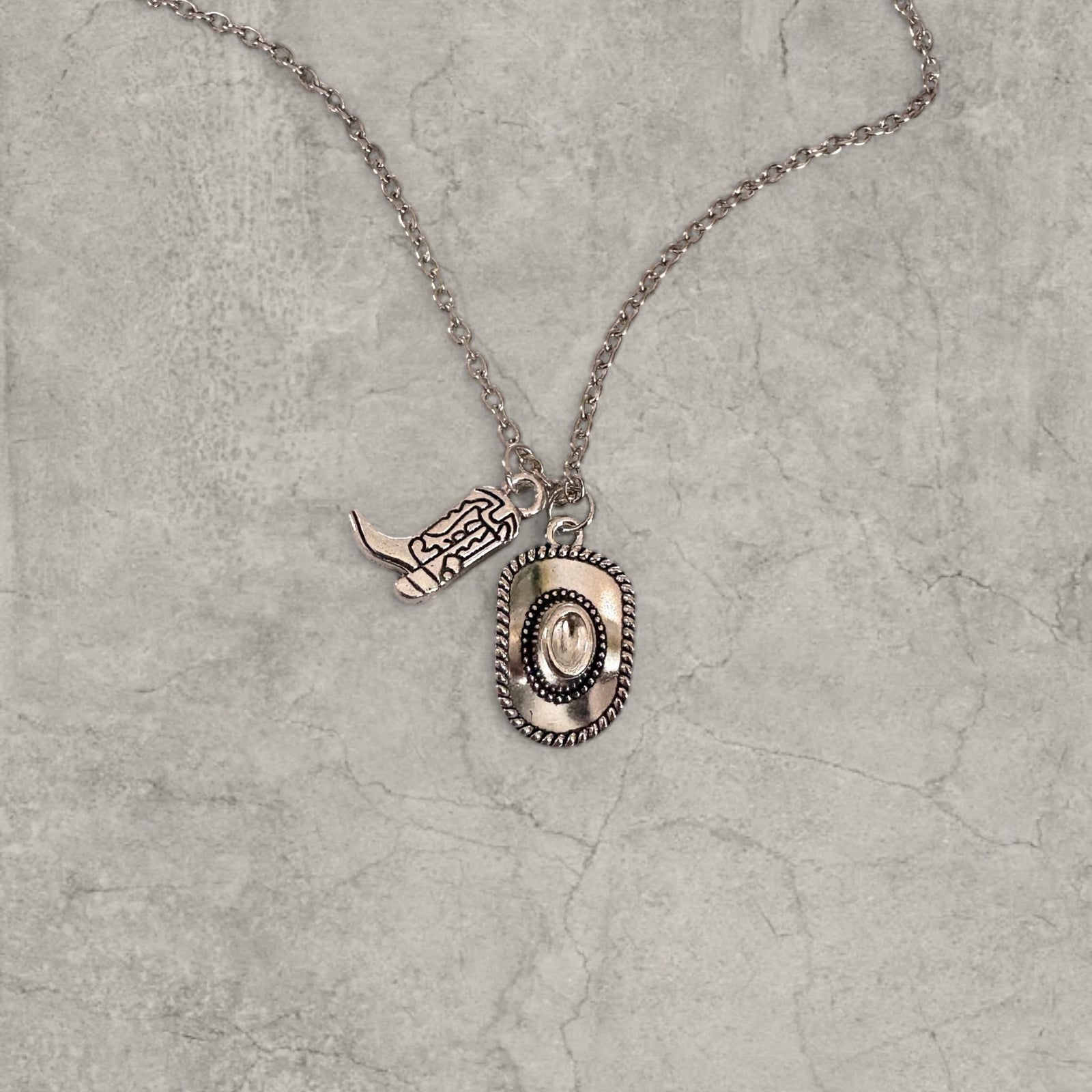 Cool vintage style Western cowboy necklace in stainless steel silver colour pendant. One size.