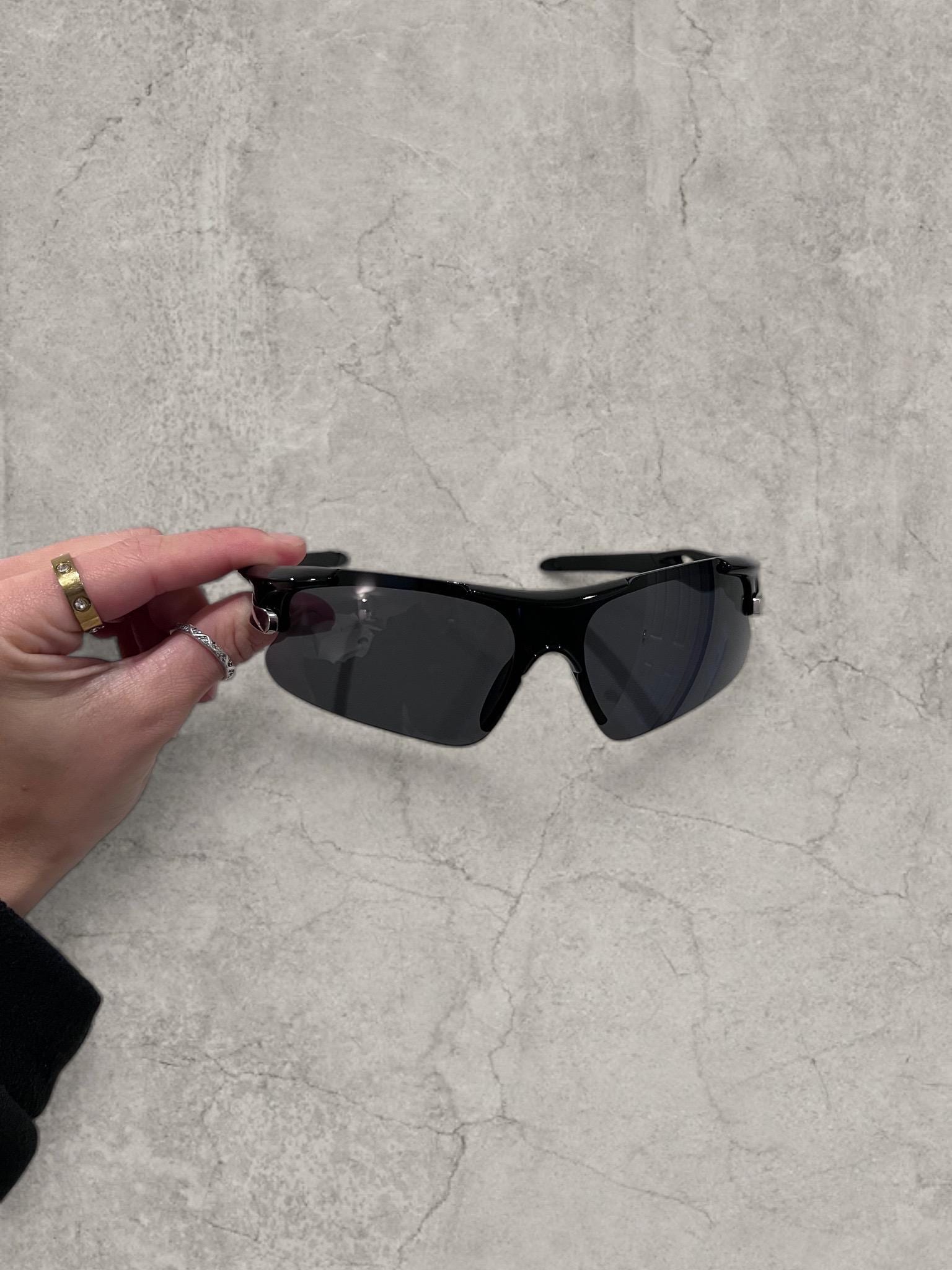 Insane sport sunglasses in black and silver with black reflective lenses. One size