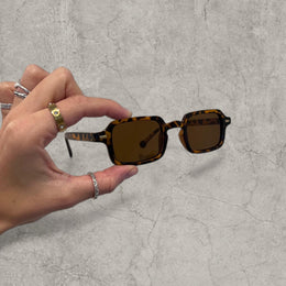 Vintage Style brown Tinted Glasses: brown Black tortoise shell Frame Unisex