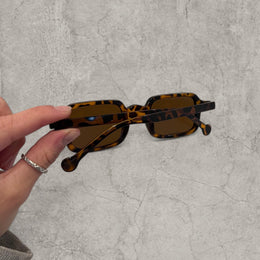 Vintage Style brown Tinted Glasses: brown Black tortoise shell Frame Unisex