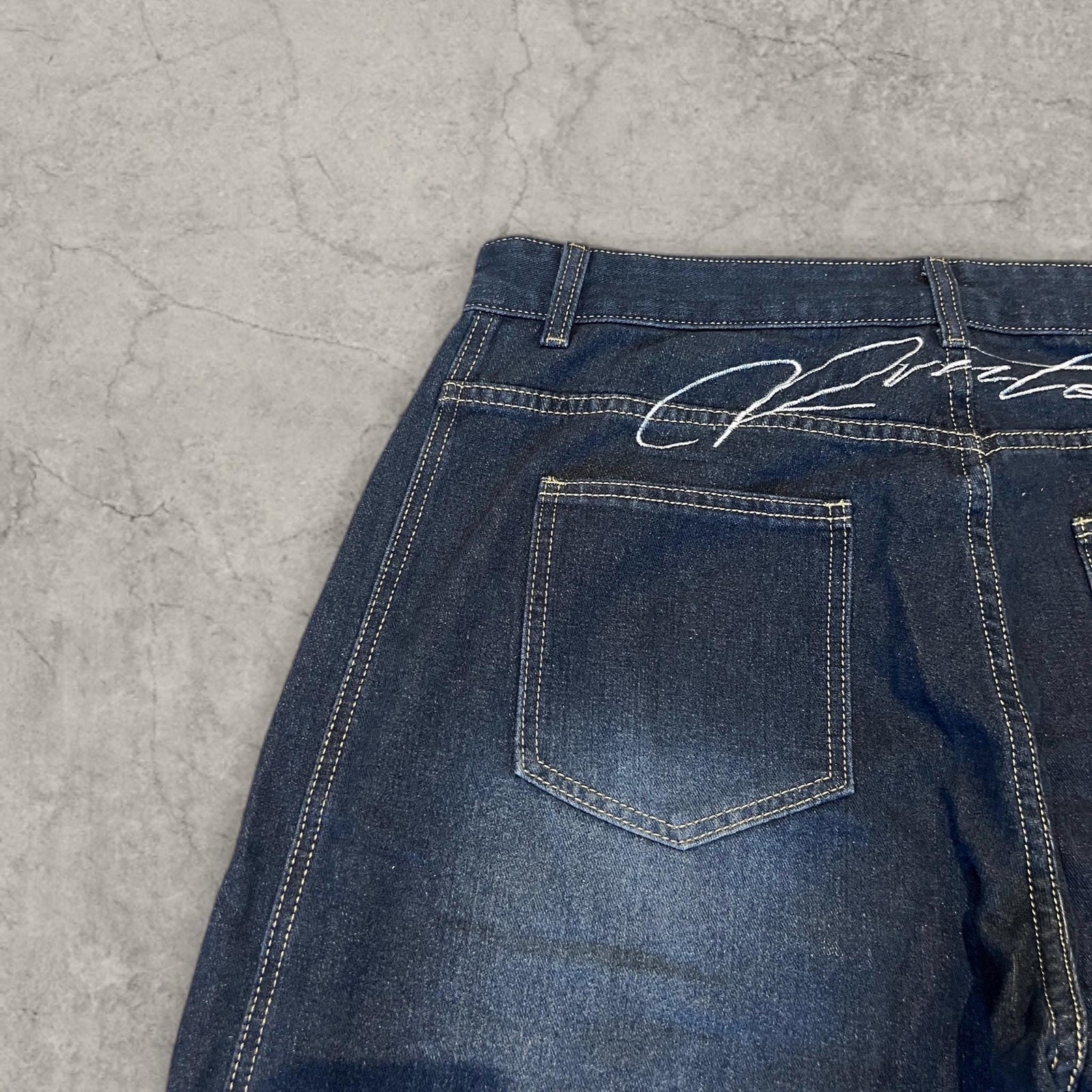 Insane baggy relaxed fit in washed navy blue with white embroidery. Multiple sizes (XS/S/M/L)