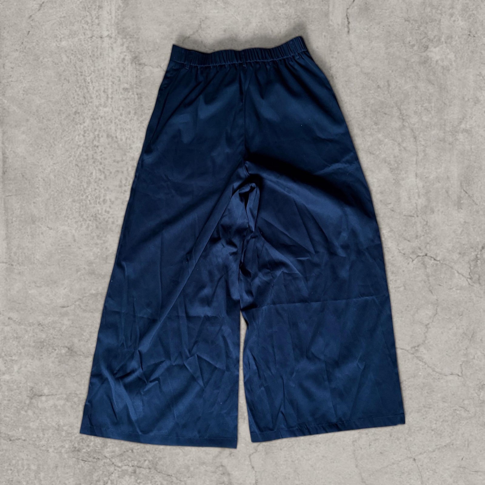 Vintage style baggy wide leg  tailored trousers in black.