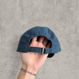 Vintage style baseball cap in navy blue with beige embroidered logo