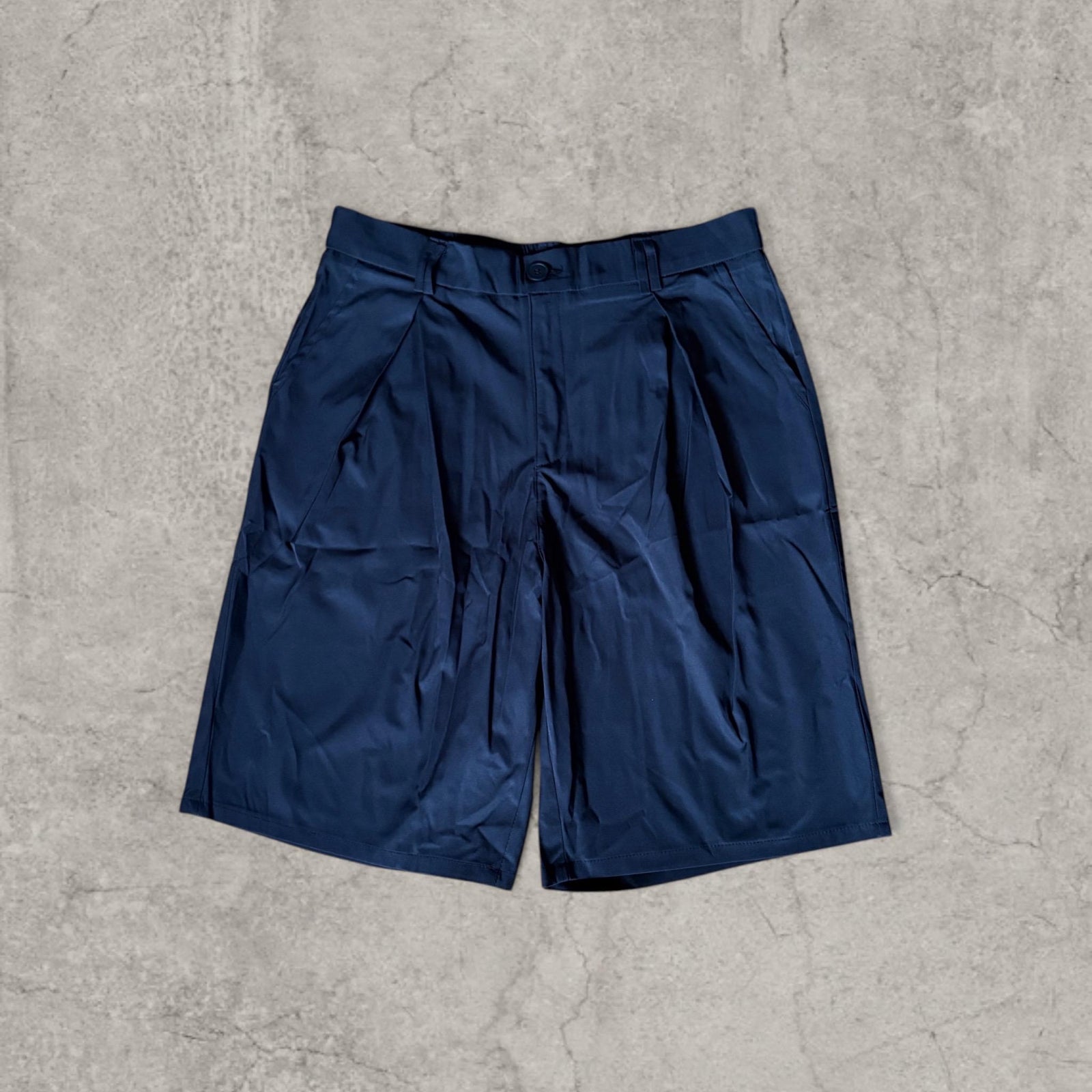 Insane baggy relaxed fit shorts in black with pleats.