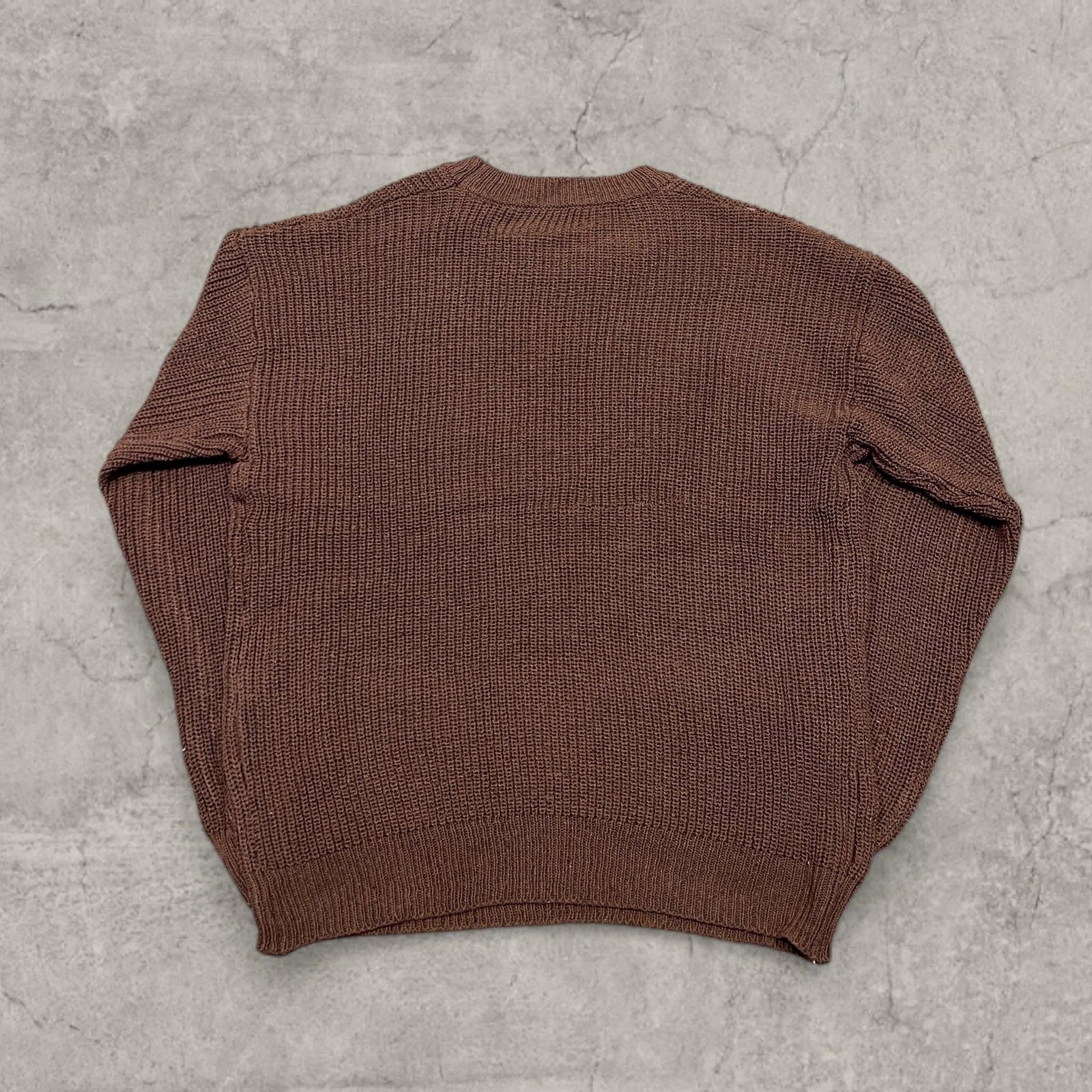 Vintage knitted jumper sweater in brown.