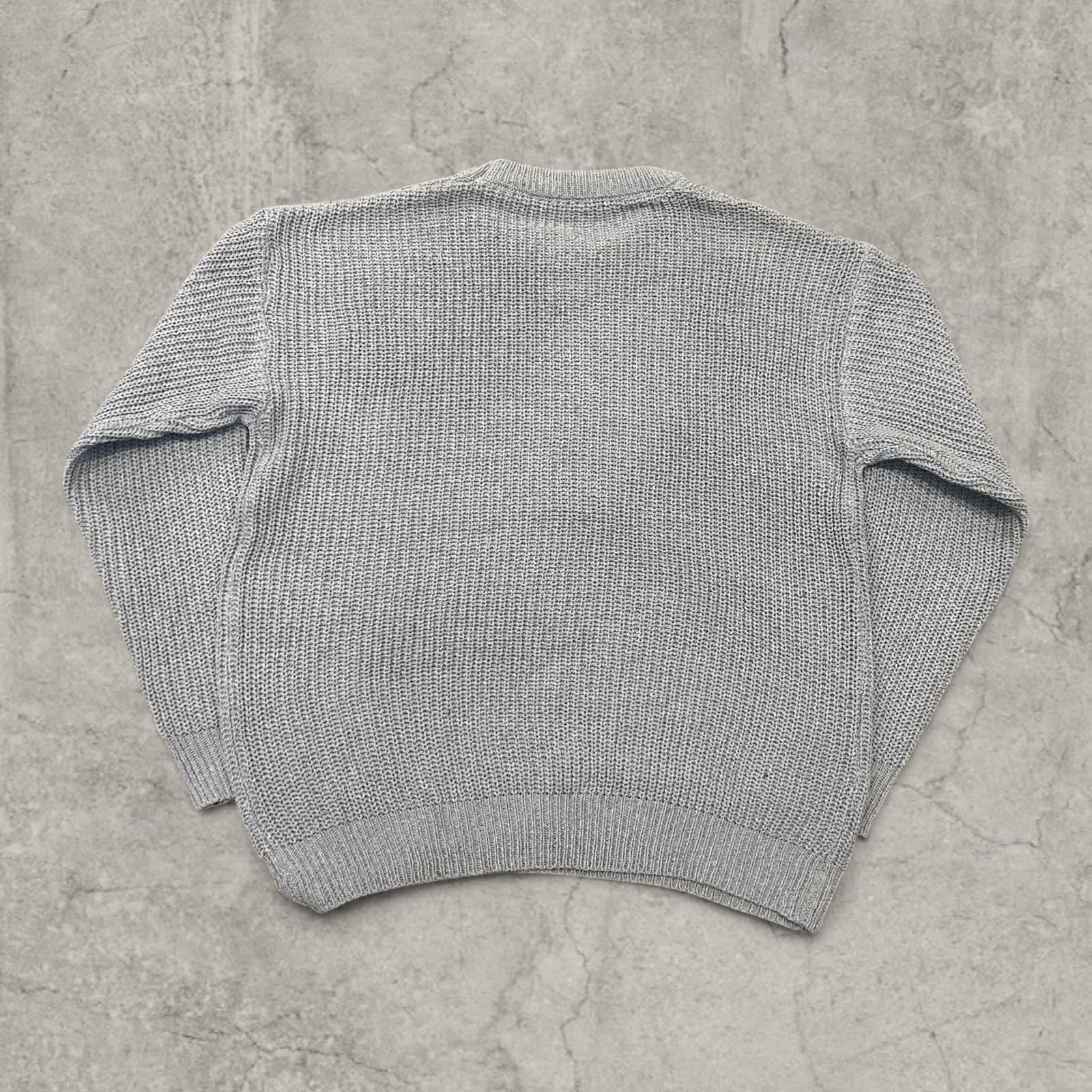 Vintage knitted jumper sweater in grey.