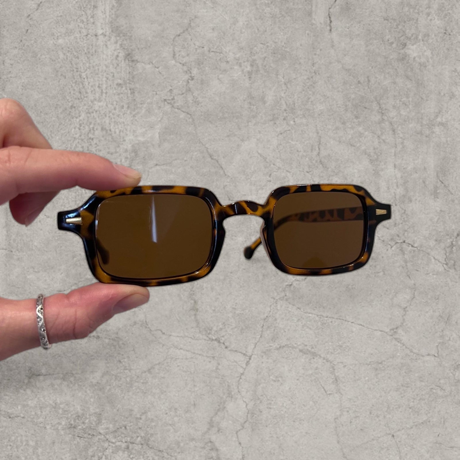 Vintage Style brown Tinted Glasses: brown Black tortoise shell Frame Unisex