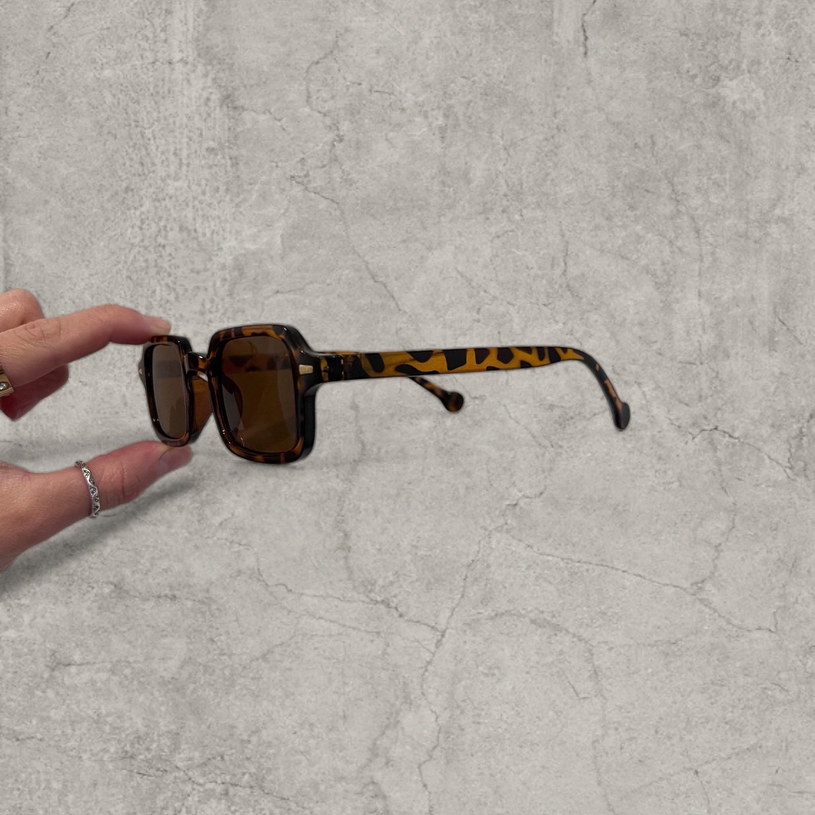 Vintage Style brown Tinted Glasses: brown Black tortoise shell Frame Unisex