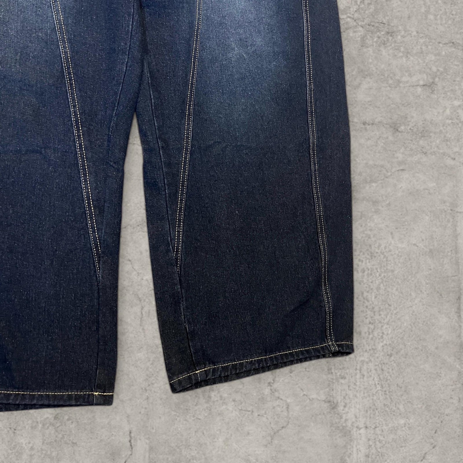 Insane baggy relaxed fit in washed navy blue with white embroidery. Multiple sizes (XS/S/M/L)