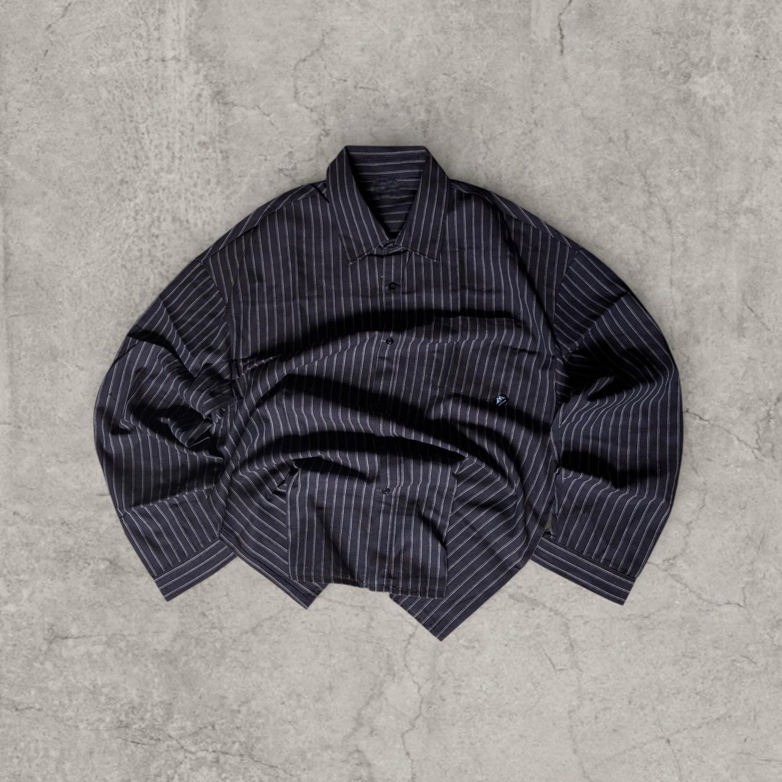 Tailored striped shirt with collar and buttons in dark brown and white