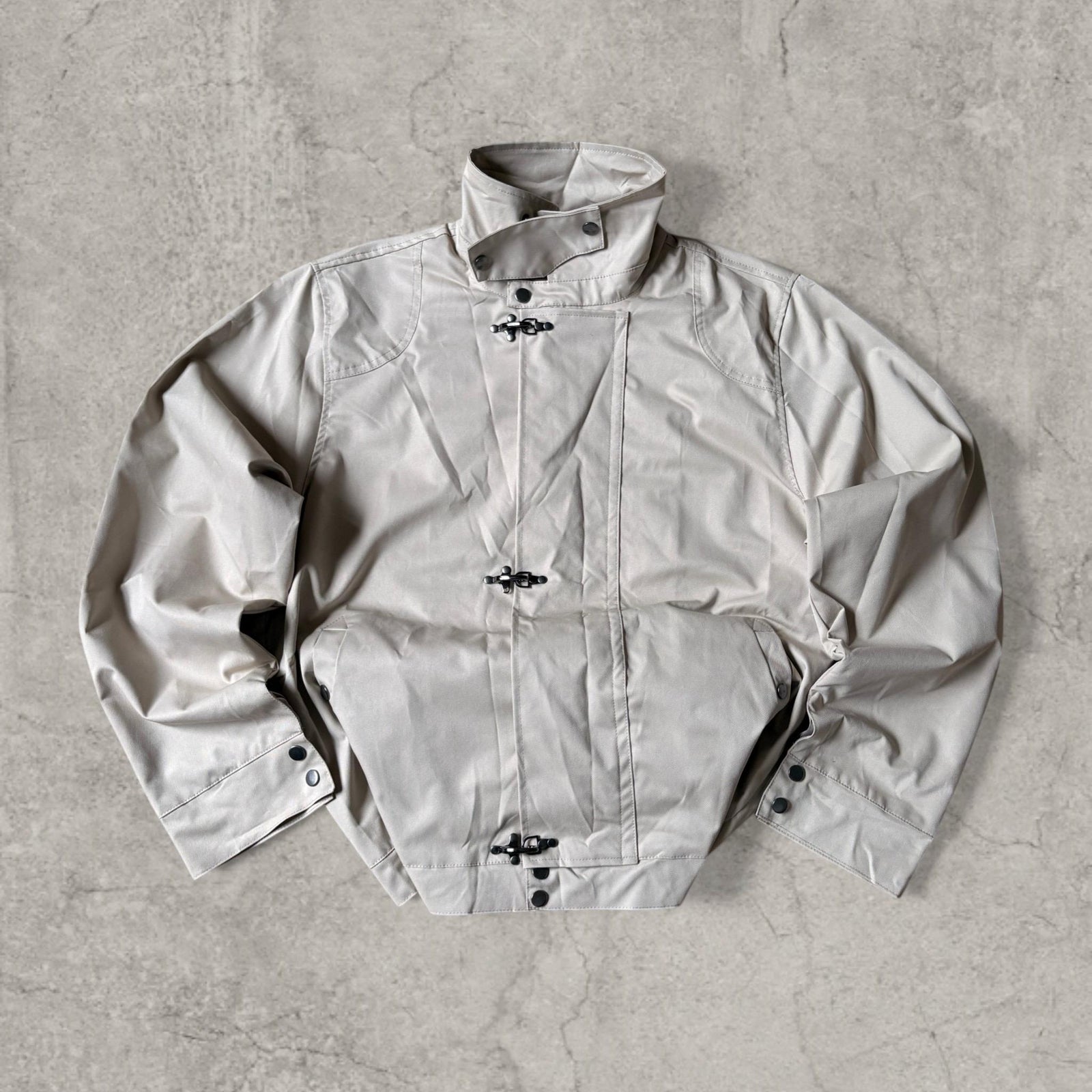 Cool vintage style  military jacket in beige/cream with silver clasps.