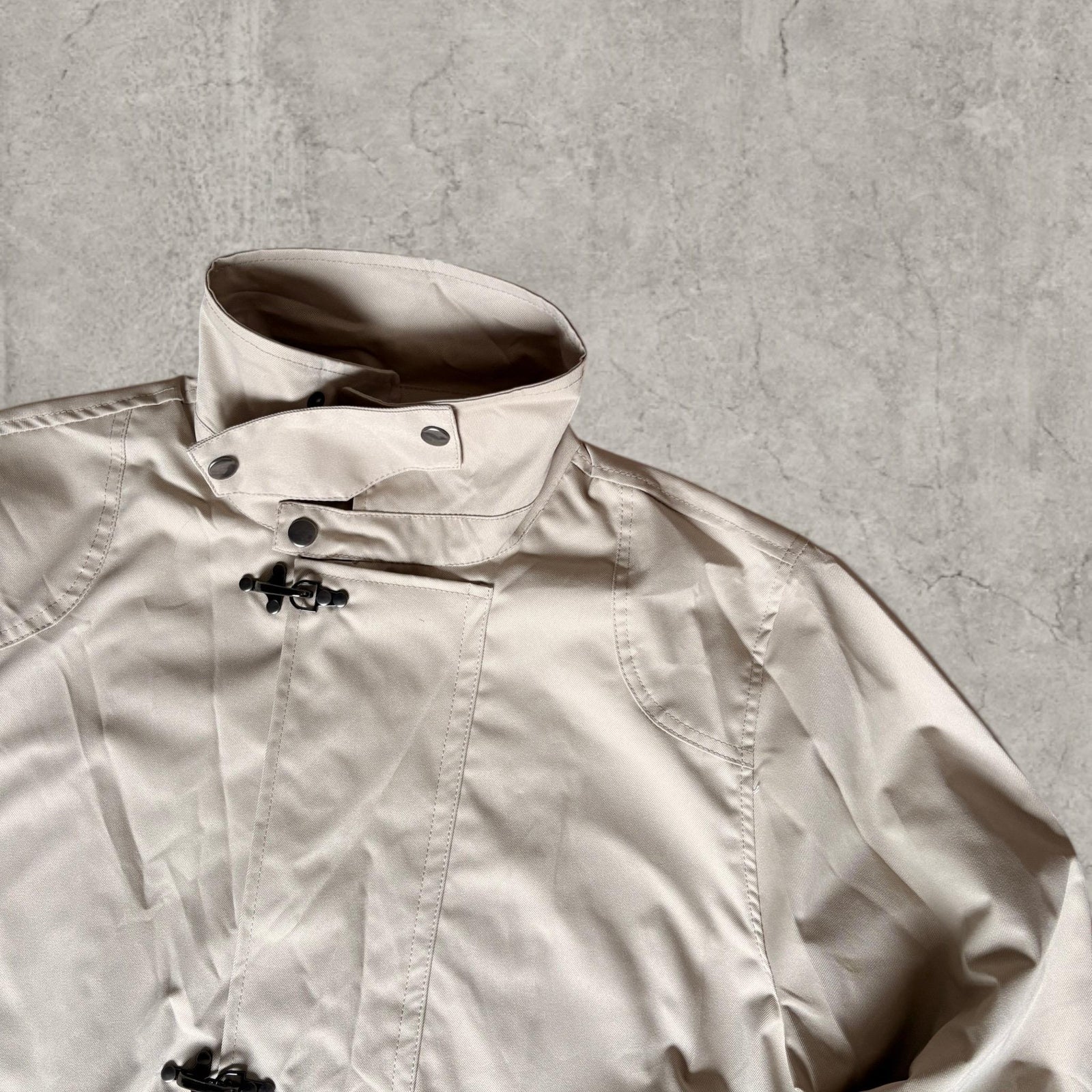 Cool vintage style  military jacket in beige/cream with silver clasps.