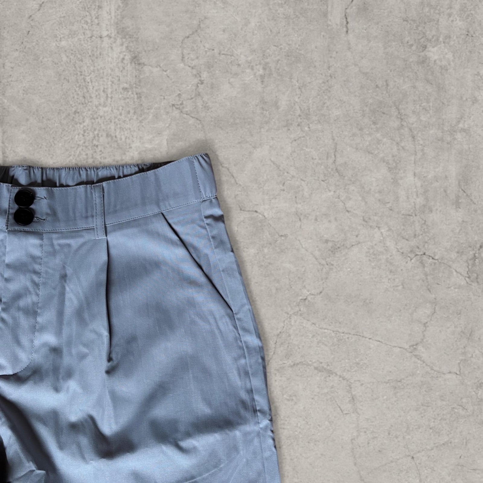 Insane baggy relaxed fit shorts in grey with pleats.