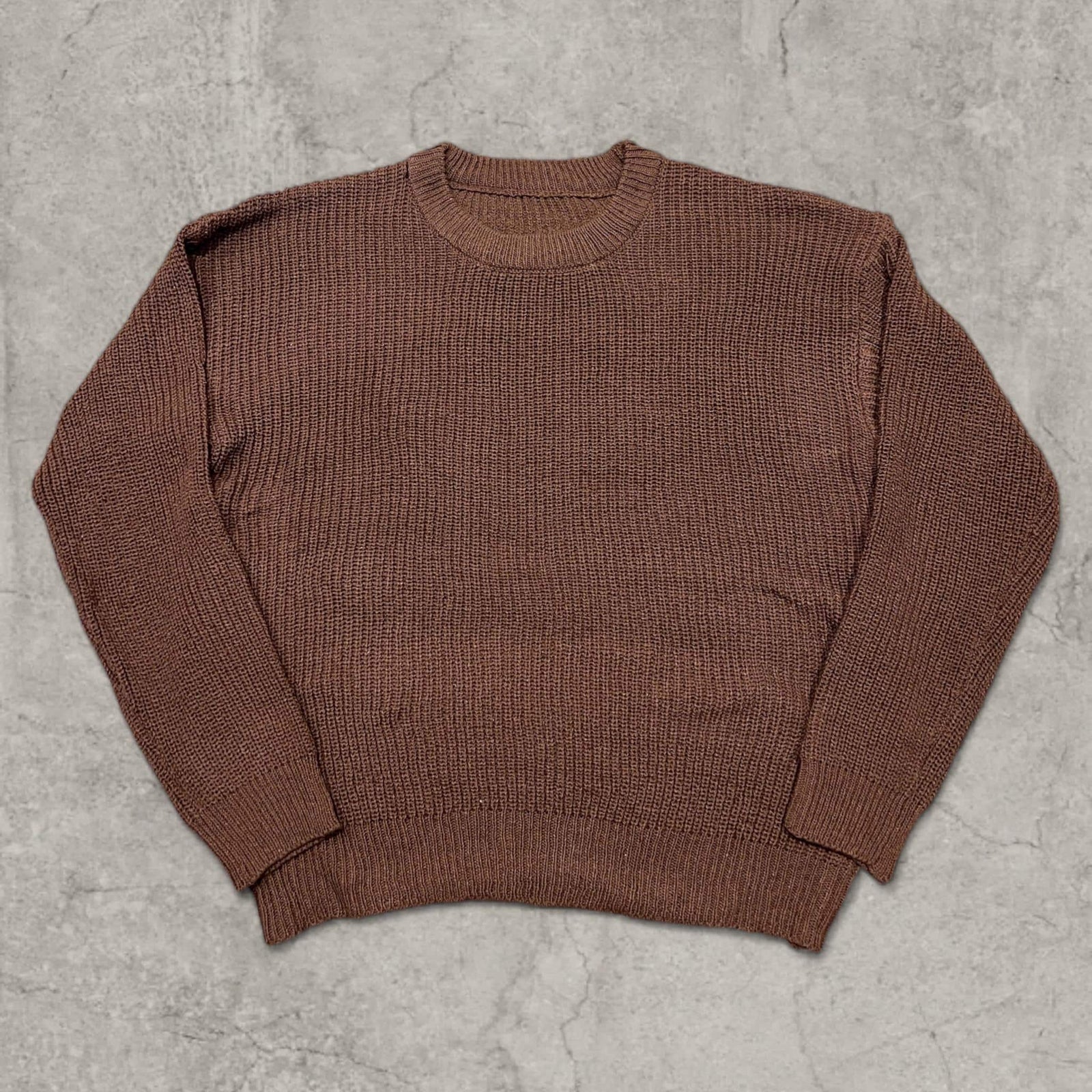 Vintage knitted jumper sweater in brown.