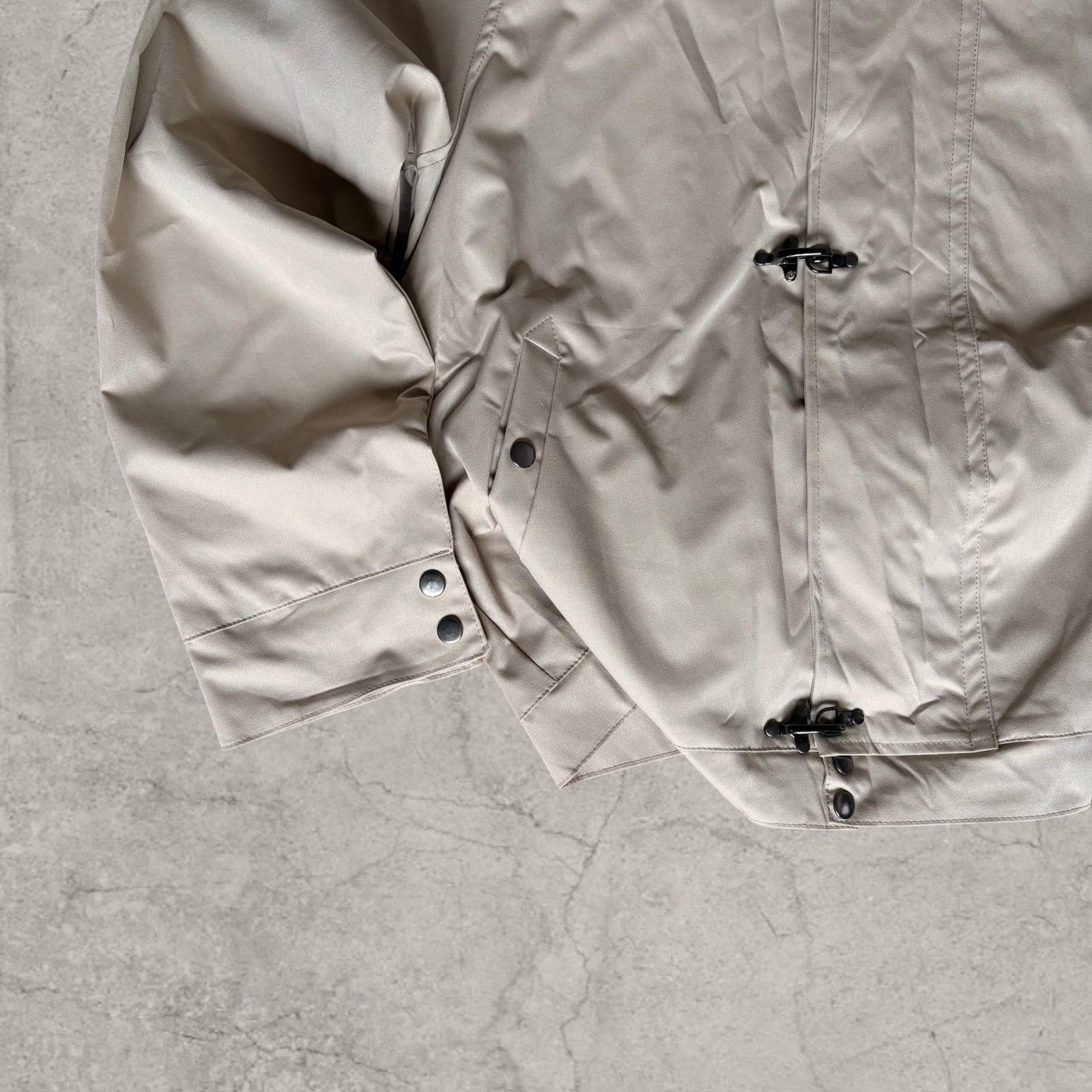 Cool vintage style  military jacket in beige/cream with silver clasps.