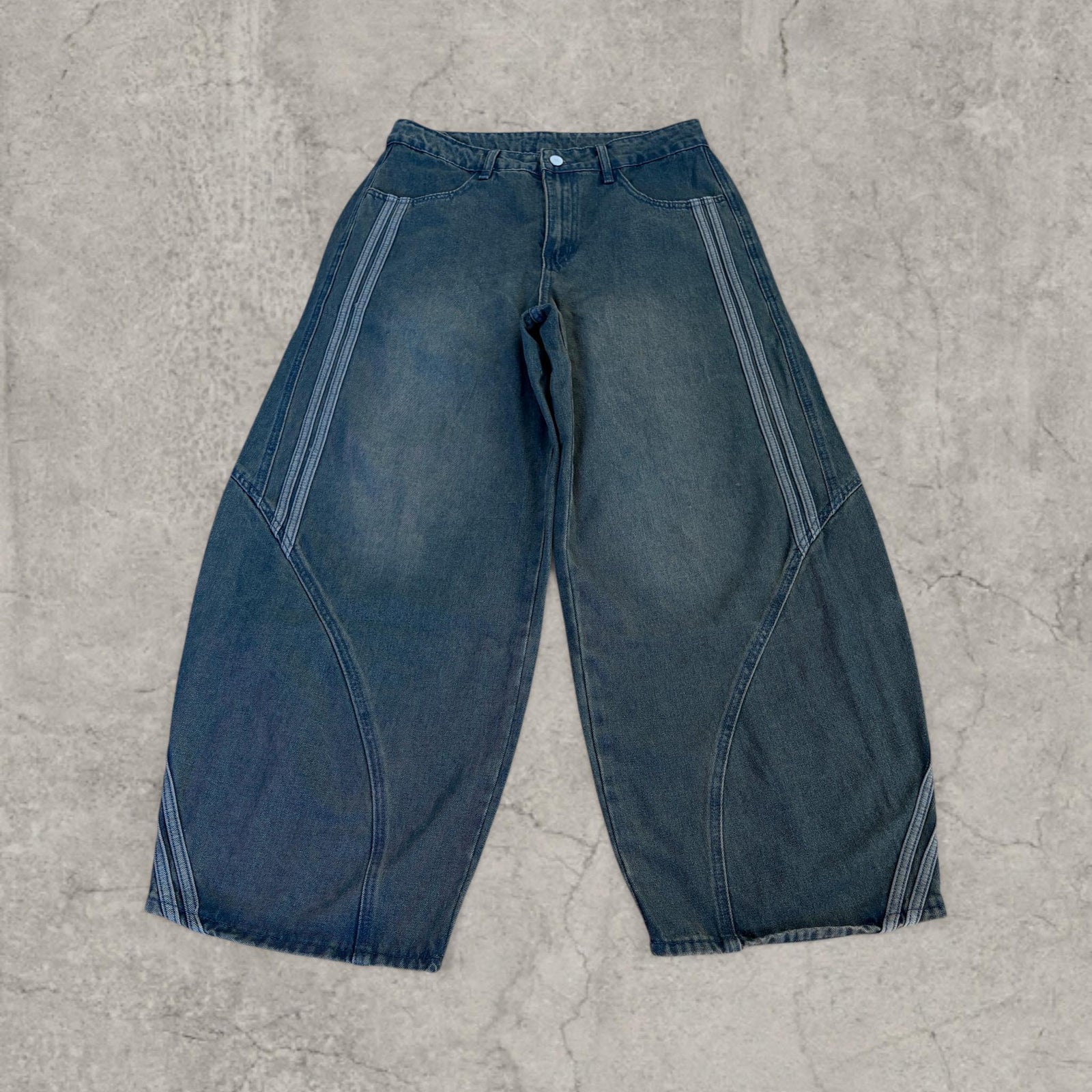 Wide-leg skater jeans with Japanese stripe detailing in washed blue