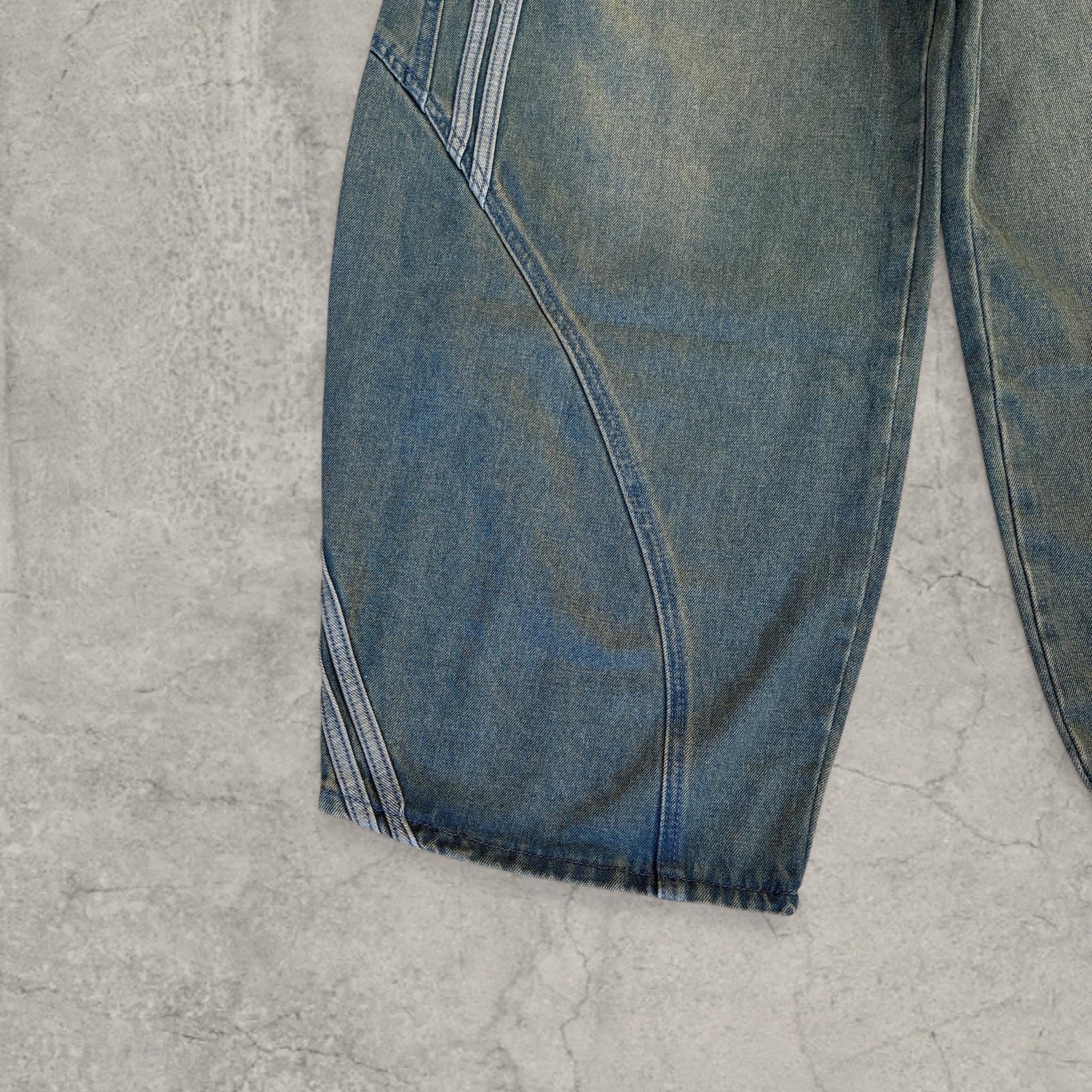 Wide-leg skater jeans with Japanese stripe detailing in washed blue