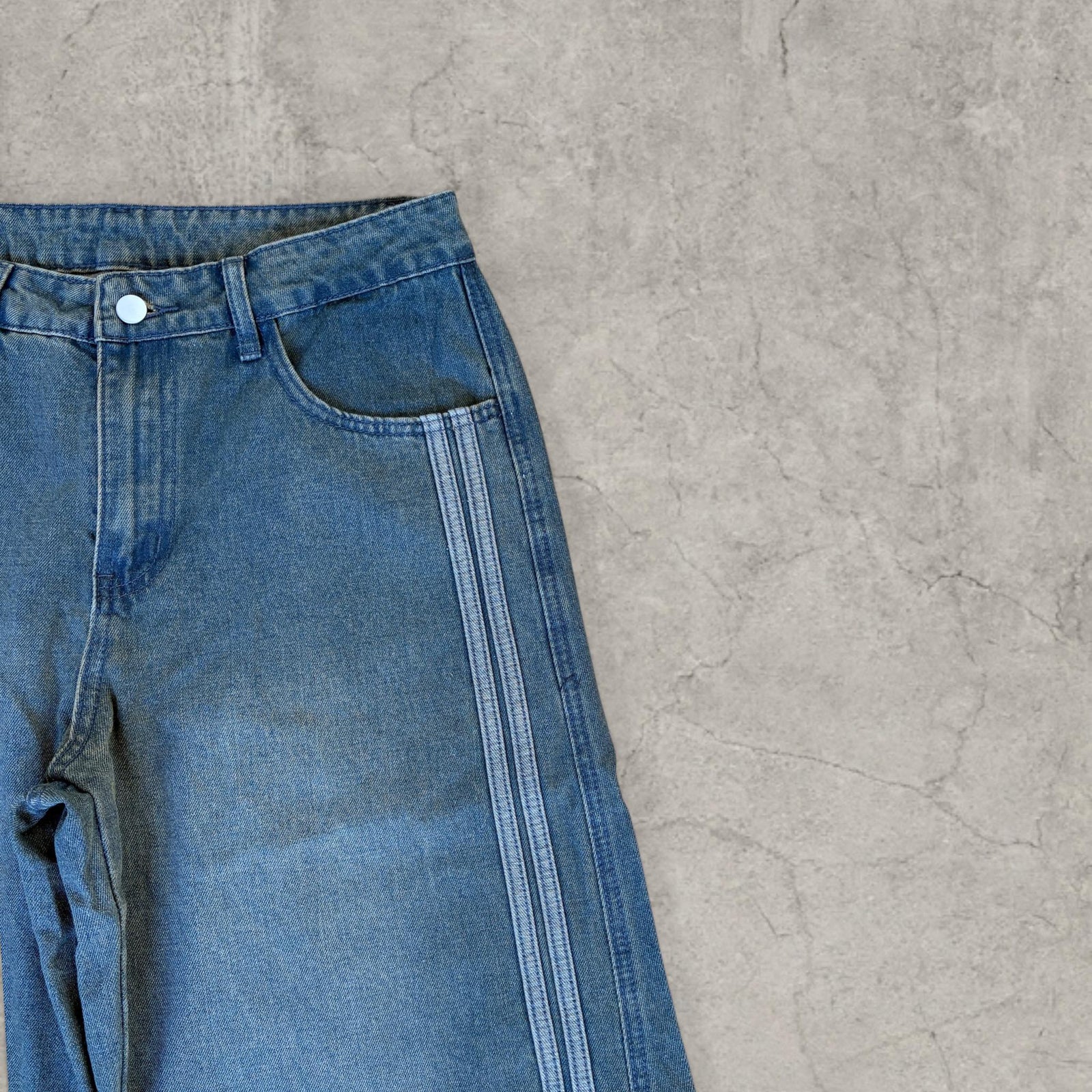Wide-leg skater jeans with Japanese stripe detailing in washed blue