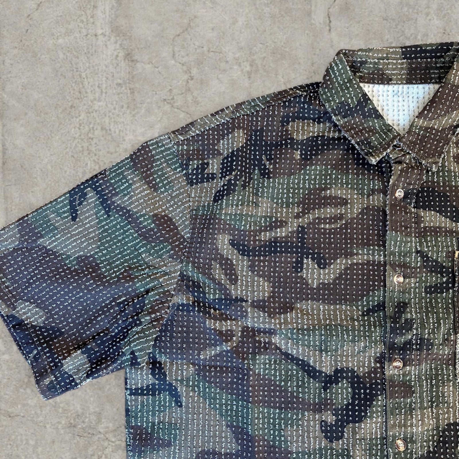 Cool boxy 90s style khaki camo short sleeved shirt.