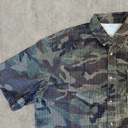 Cool boxy 90s style khaki camo short sleeved shirt.
