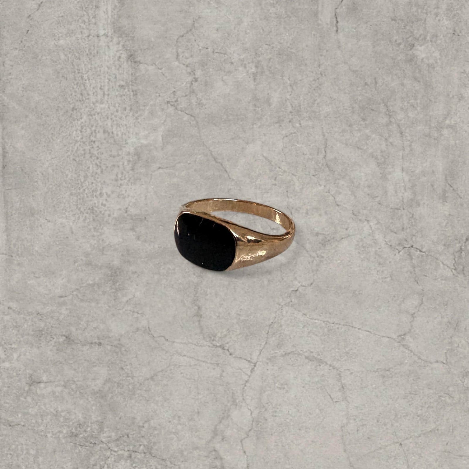 Stainless steel signet ring with black onyx gemstone in gold colour