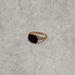 Stainless steel signet ring with black onyx gemstone in gold colour