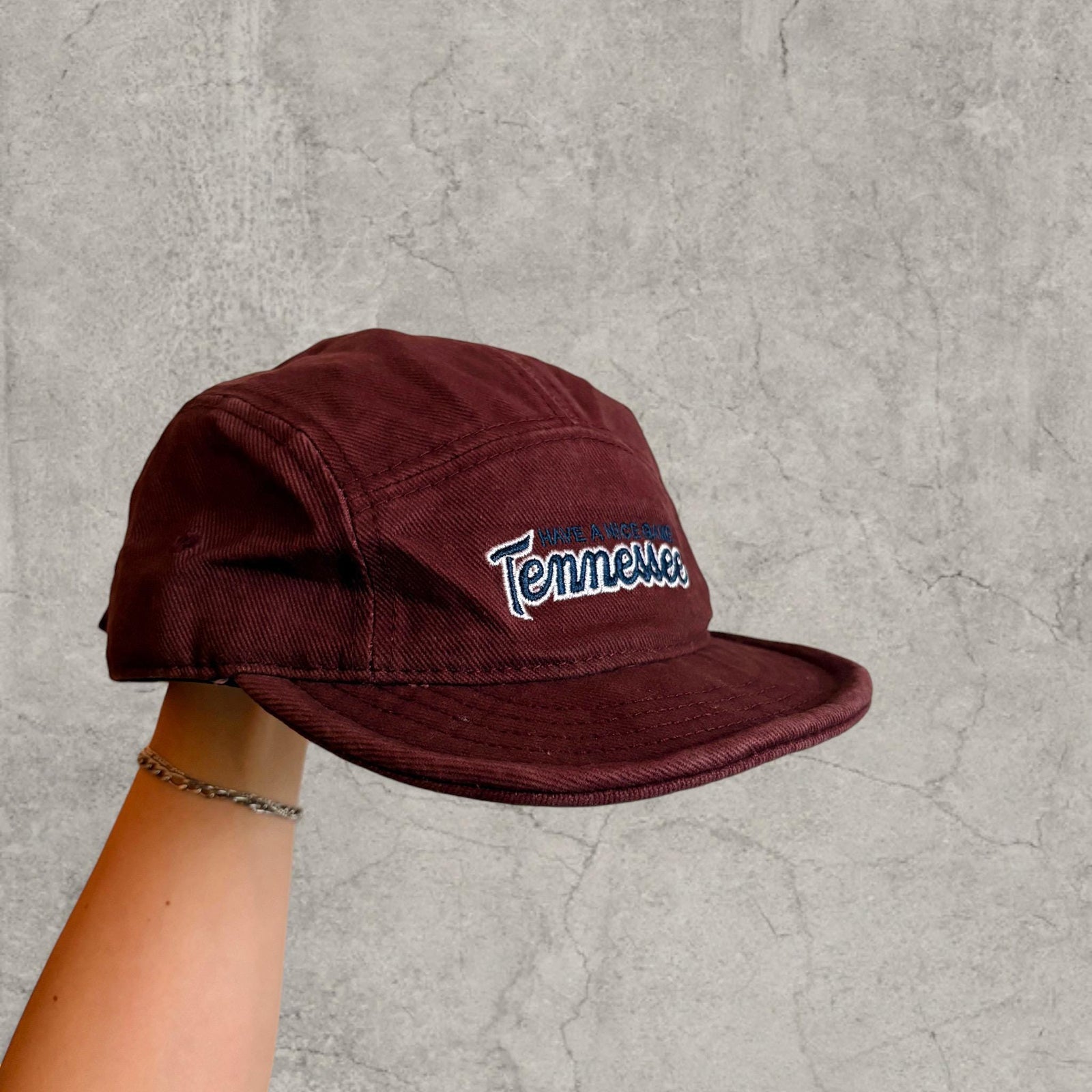 Vintage style baseball cap with tennessee logo in burgundy red