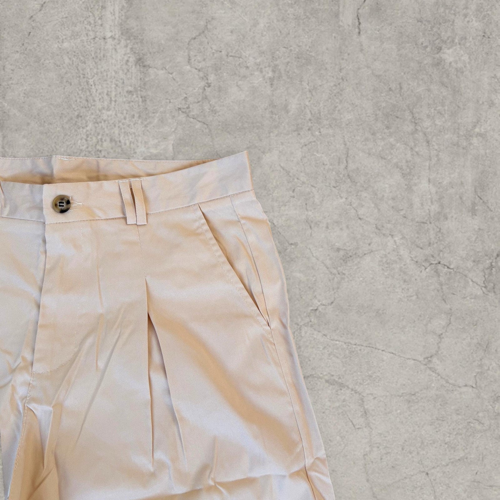 Baggy relaxed fit shorts with pleats in cream Japanese style