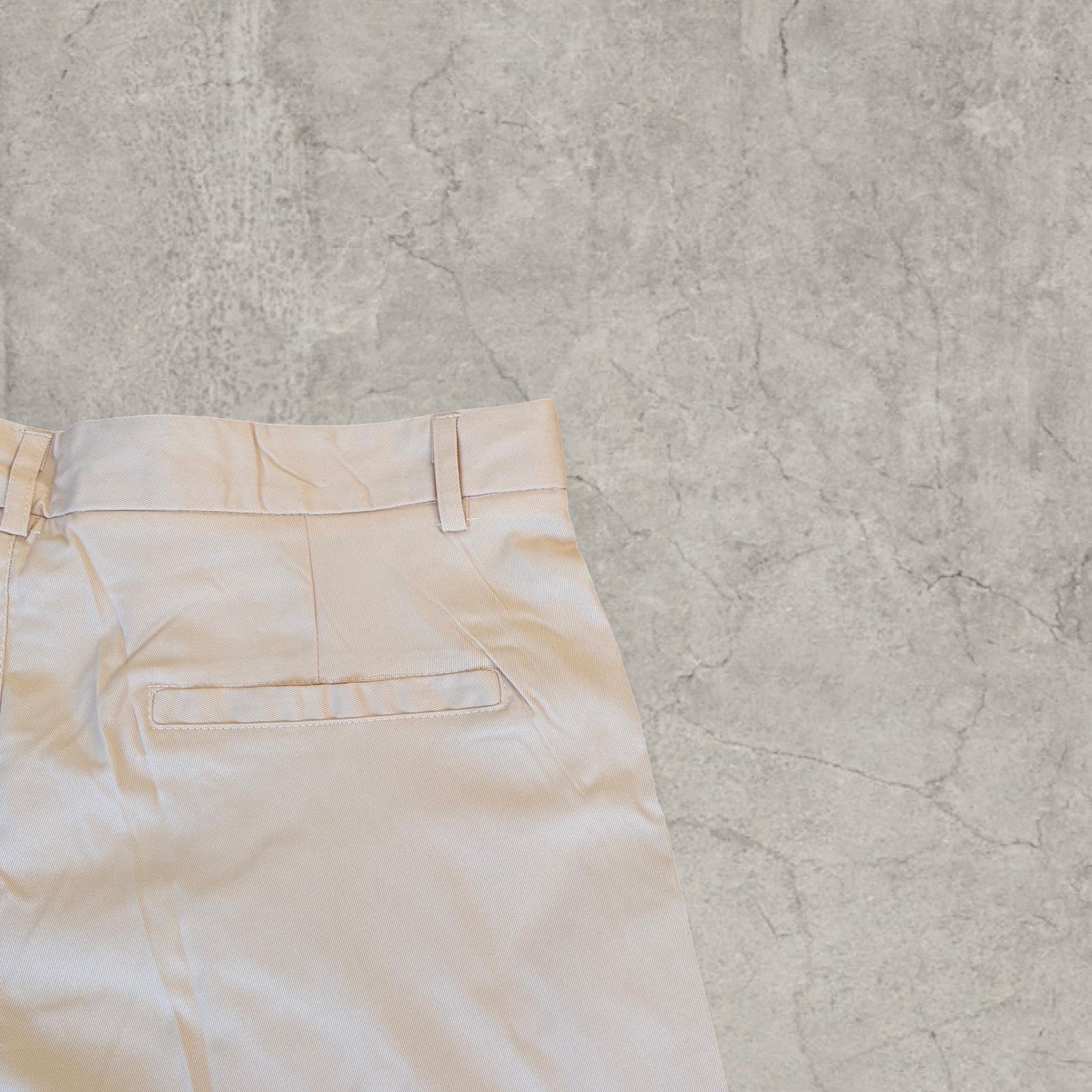 Baggy relaxed fit shorts with pleats in cream Japanese style