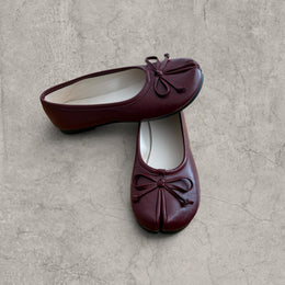Vintage style tabi split toe mules pumps in burgundy red faux leather