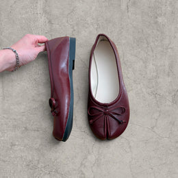 Vintage style tabi split toe mules pumps in burgundy red faux leather