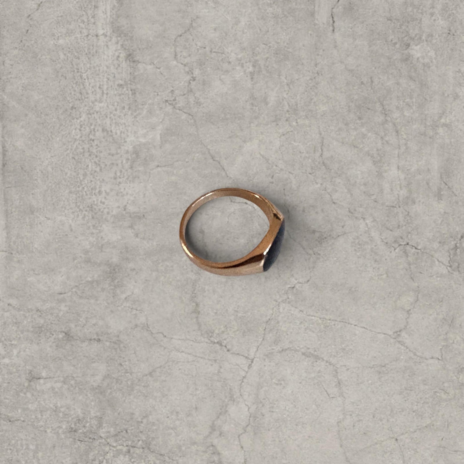 Stainless steel signet ring with black onyx gemstone in gold colour
