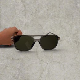 Vintage Aviator Style Sunglasses: Black Frame, UV400 Grey Lenses