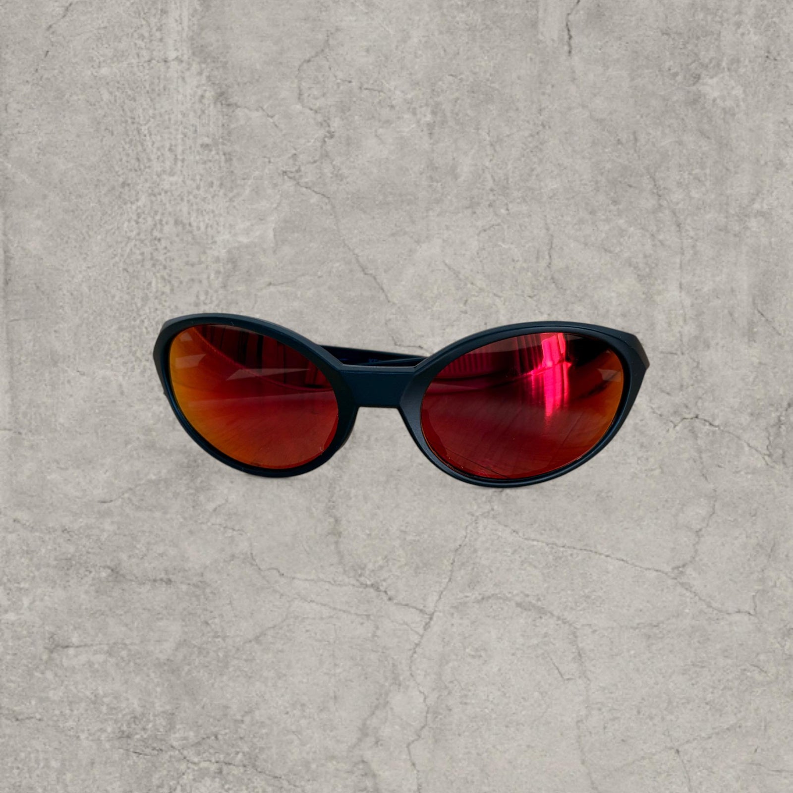 UV400 sunglasses with orange red reflective lens in black