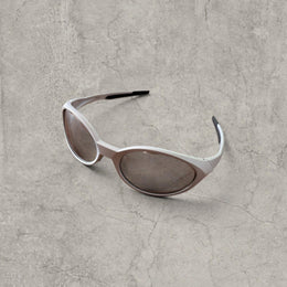 Insane UV400 sunglasses in silver with silver reflective lense. One size.