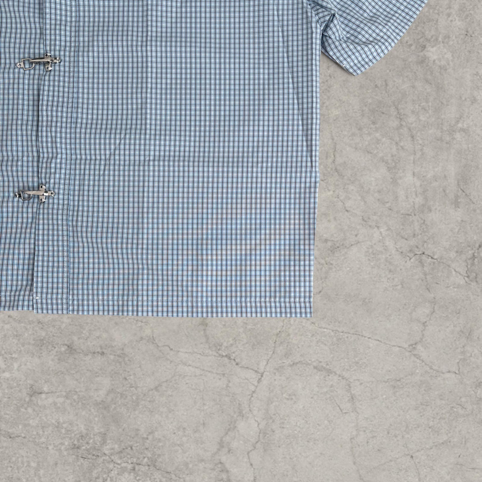 Checkered short sleeve shirt with metal clasps in scandinavian style in blue